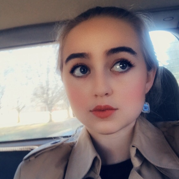 Meet your Posher, Sophia - Picture 2 of 3